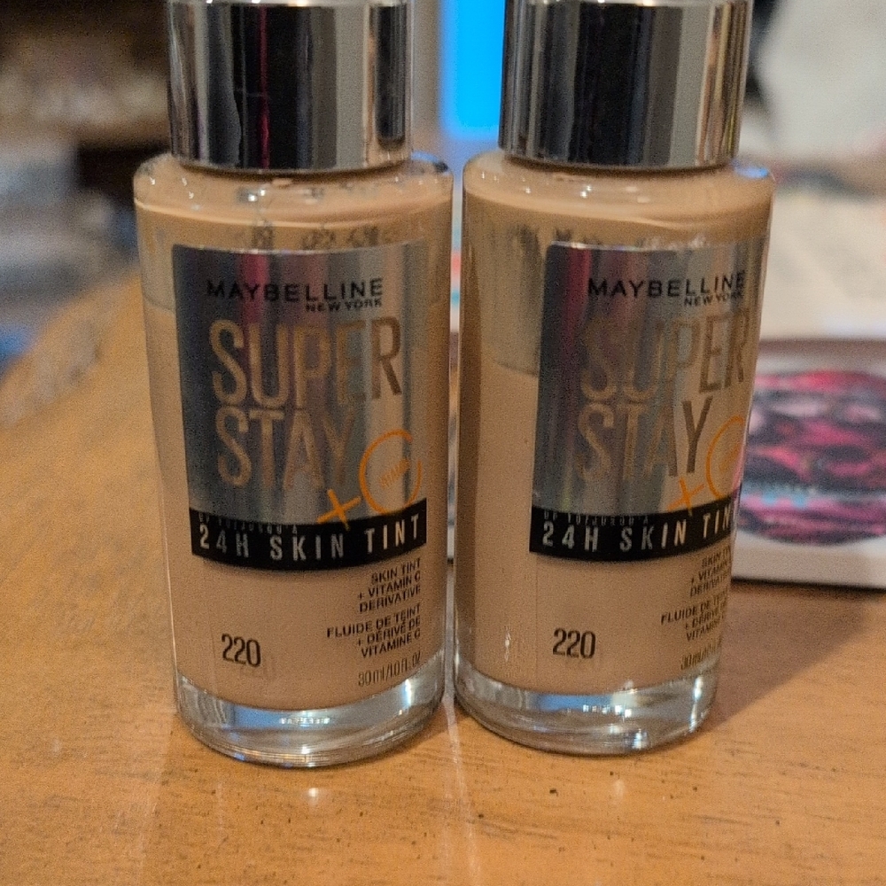 2 Maybelline Super Stay 24H Skin Tint in Tan